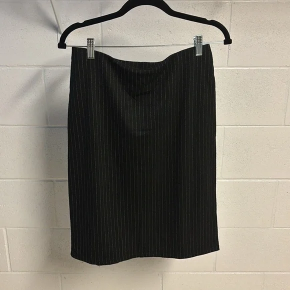 H&M Black Pencil Skirt Knee-Length Work. Size M - Picture 4 of 7